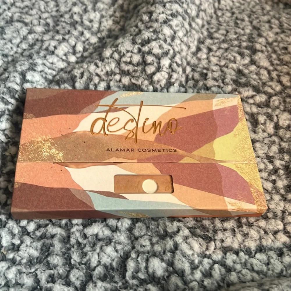 Makeup NEW Alamar Destino Eyeshadow Palette- gorgeous colors